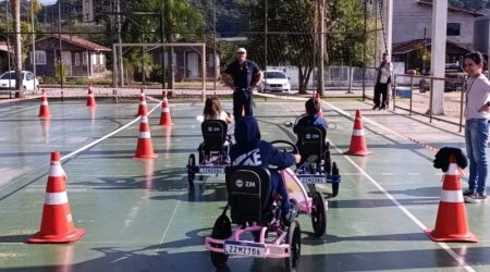 Ditran leva educação no trânsito a crianças da Praça CEU em ação do Maio Amarelo